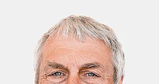 Autor Dominik Siegrist. Durch&shy;wanderte den gesamten Alpenbogen.