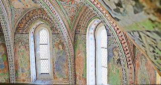 Farbenfroh. Eine F&uuml;hrung bringt Interessierten den restaurierten Chorraum der Basilika auf Schloss Valeria n&auml;her.