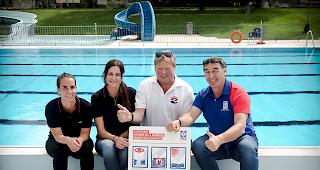 Schwimmbad Geschina, Brig: Tanja Walker, Visana Brig, Tamara Meichtry, Visana Brig, Urman Gruber, Betriebsleiter Schwimmbad Geschina, Peter Moser, Leiter Pr&auml;vention SLRG Region Nord-West.