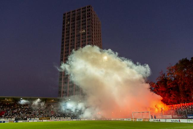 Chaoten und Anhänger des FC St. Gallen haben sich am Freitagabend eine Auseinandersetzung mit der Polizei Winterthur geliefert.