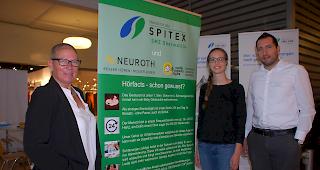 Carmen Martig, Leiterin Gesundheit beim sozialmedizinischen Zentrum Oberwallis (SMZO), Laura Michlig, Vertreterin der IG f&uuml;r H&ouml;rgesch&auml;digte im Oberwallis und Silvan Zurbriggen von der Firma Neuroth (v.l.) 