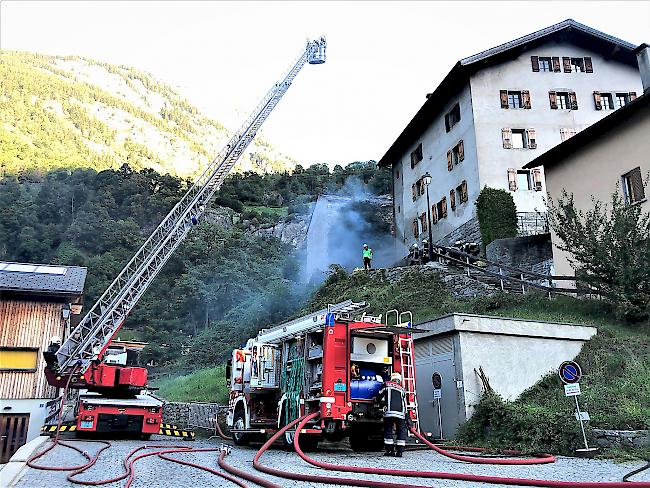 Die Natischer Feuerwehrleute zeigten bei der Gesamtübung am Samstag viel Einsatz. 