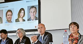 Bew&auml;hrte und neue Kr&auml;fte. Jean-Paul Felley, Direktor EDHEA, Anne Jacquier-Delaloye, Direktorin HS f&uuml;r Gesundheit, Fran&ccedil;ois Seppey, Direktor HES-SO Valais-Wallis, und Nicole Langenegger Roux, Direktorin HS f&uuml;r Soziale Arbeit (von links), an der Medienkonferenz.Foto WB