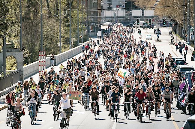 ausende Menschen werden am Samstag, 28. September aus der ganzen Schweiz nach Bern reisen, um an der ersten nationalen Klimademo teilzunehmen. 