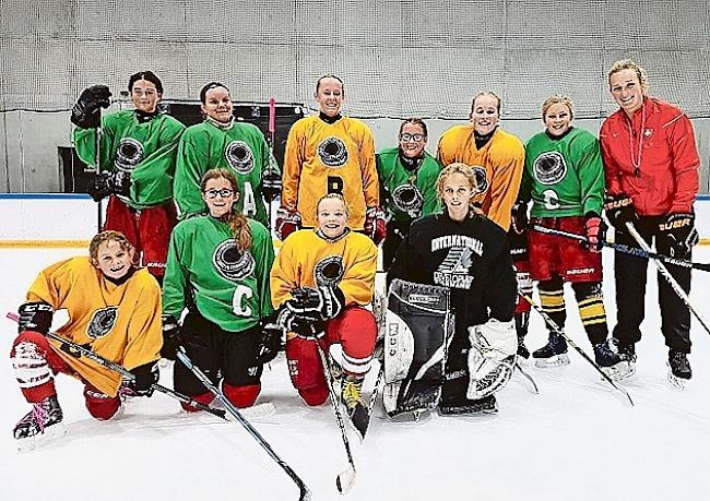 «Girls on Ice»: Das erste Training in Brig.