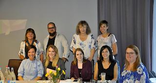 Gut gelaunt. Blick auf den neunk&ouml;pfigen Vorstand des Vereins Lehrpersonen der Primarschulen Oberwallis.