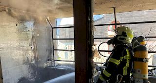 In einem Mehrfamilienhaus in Siders ist am Sonntagmorgen eine Gasflasche explodiert. Verletzt wurde niemand.