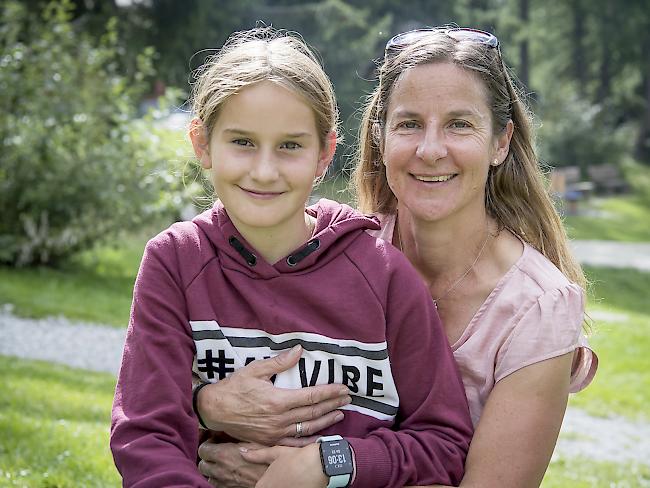 Sophia Michel (10) und Karin Wenger (48), Bellwald.