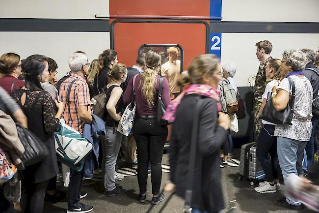 Nach dem tödlichen Tür-Unfall Anfang August ändern die SBB die Weisungen an das Bahnpersonal.