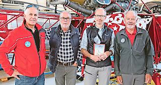 Passioniert. Gerold Biner, Pierre Geiger, Pierre F&eacute;raud und Bruno Jelk (von links) am Freitag auf der Air-Zermatt-Basis in Raron.