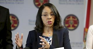 Staatsanw&auml;ltin Aramis Ayala spricht auf einer Pressekonferenz am Montag, 23. September in Orlando, Florida. Sie best&auml;tigte, dass ihr B&uuml;ro zwei Sechsj&auml;hrige, die letzte Woche festgenommen wurden, nicht strafrechtlich verfolgen wird.