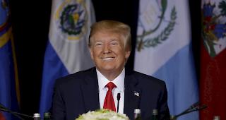 Trump wies die Anschuldigungen zur&uuml;ck und sprach von einer "Hexenjagd".