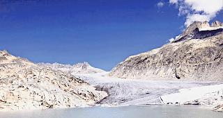 Rhonegletscher im Sommer 2019. Im Bereich der Gletscherzunge messen Gletscherforscher einen j&auml;hrlichen R&uuml;ckgang der Eisdicke von sechs bis acht Metern.