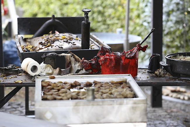 Überreste eines Standes nach einer Explosion bei einem Dorffest in Freudenberg, Deutschland am Sonntag, 8. September.