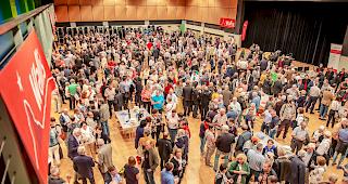 In einer ausgebuchten Simplonhalle: Der OCOM-Event hat am Donnerstagabend sein letztes Kapitel geschrieben.