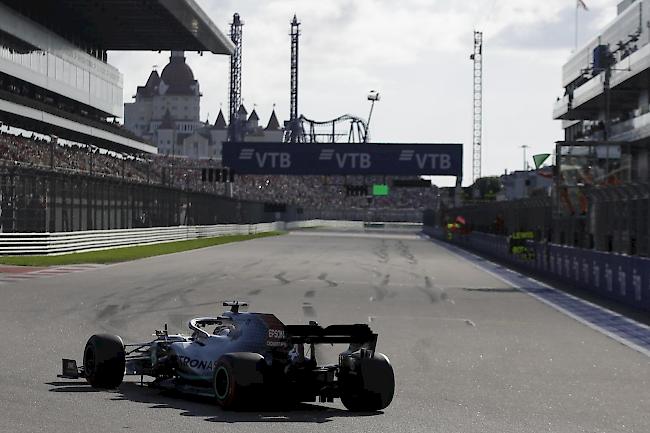 Lewis Hamilton feiert im GP von Russland in Sotschi seinen 82. GP-Sieg und kann schon im nächsten Rennen zum sechsten Mal Weltmeister werden.