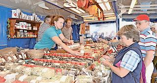 Breite Palette. Die 150 Marktst&auml;nde boten den Besuchern ein vielf&auml;ltiges Angebot.