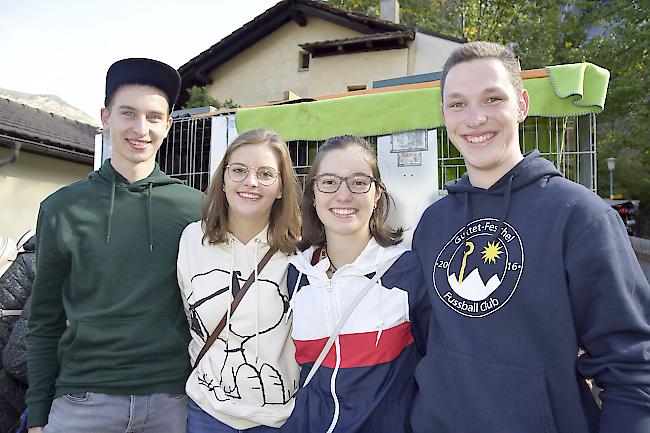 Nicola Schnyder (20), Susten, Riana Schleiss (18), Varen, Enja Kuonen (16), Guttet-Feschel, und Joe Locher (18), Susten.