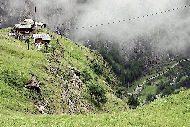 Raues Land. Blick von Schweiben hinunter ins Tal.