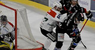 Achermann gegen die Olten-Abwehr, Visp erl&ouml;ste sich im letzten Drittel.