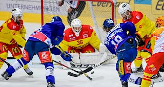 Angriff um Angriff. Aufsteiger HC Siders kam in Kloten &ndash; hier schiesst Steve Kellenberger in Richtung Siders-Goalie St&eacute;phane Charlin &ndash; unter die R&auml;der.