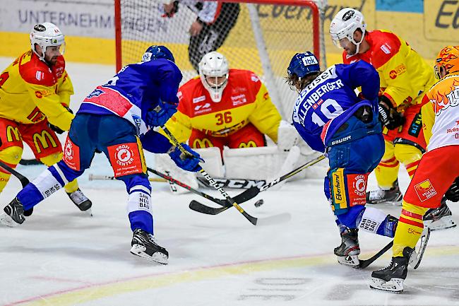 Angriff um Angriff. Aufsteiger HC Siders kam in Kloten – hier schiesst Steve Kellenberger in Richtung Siders-Goalie Stéphane Charlin – unter die Räder.