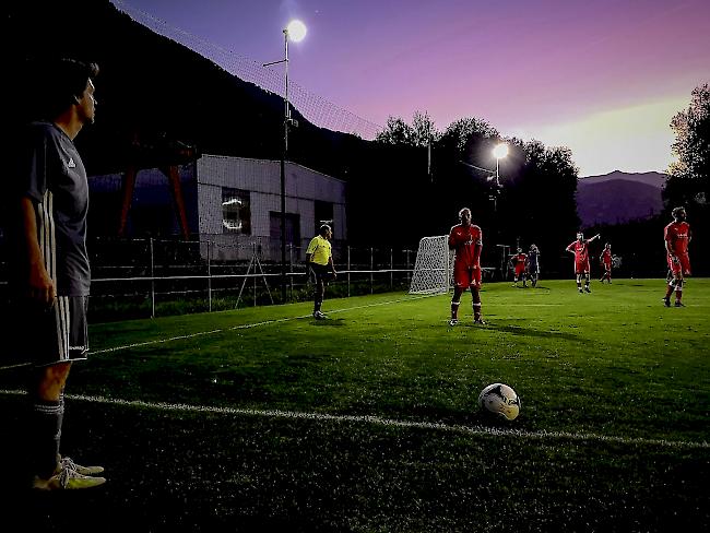 Meister-Saison. Kicken, wenn der Himmel lila ist. 