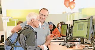 Verbl&uuml;fft. Zahlreiche Besucher staunten ob der Tatsache, wie viele Dienstleistungen von der SBB im Briger &shy;Contact Center angeboten werden. Foto wb