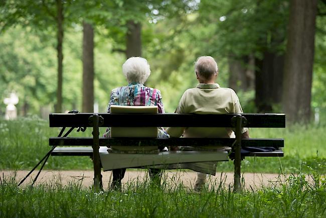 Der Bundesrat will das Frauenrentenalter schrittweise von 64 auf 65 Jahre anheben. 