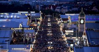 Am diesj&auml;hrigen Oktoberfest waren alle Generationen vertreten: "vom Kleinkind bis zu Oma und Opa".