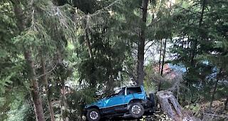 Bei einem Selbstunfall auf einer Flurstrasse hat in der Nacht auf Samstag in Susten ein 19-J&auml;hriger sein Leben verloren. Der Beifahrer wurde dabei verletzt.