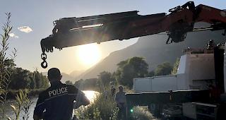 Die Polizei hat im Rottenbett in der N&auml;he von Leytron ein Autowrack gefunden. 