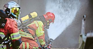 Ausger&uuml;stet. Die Kaderleute trainieren in voller Montur.