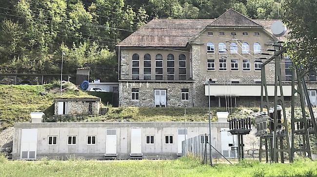 Nach zweijähriger Bautätigkeit nahm die Rell AG am Donnerstag das neu gebaute Unterwerk Turtmann in Betrieb.