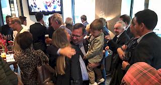 CVPO-Nationalrat Philipp Matthias Bregy hat die Wiederwahl so gut wie geschafft. Die Freude beim Natischer ist gross.