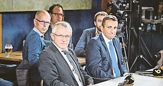 Eng. Benjamin Roduit (links) und Sidney Kamerzin. Wahl geschafft &ndash; nach nerven&shy;aufreibendem Wahltag.