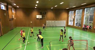 <b>Diverses und ansprechendes Angebot.</b> &hellip; als auch beim Unihockey in der Turnhalle &ndash; die Jugendlichen sch&auml;tzten die vorgeschlagenen Aktivit&auml;ten.