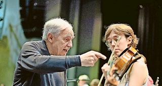 Studium beendet, und was dann? F&uuml;r junge Musikerinnen und Musiker wird es eng  auf dem Arbeitsmarkt.Foto Symbolbild Keystone