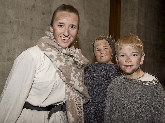 Chiara Schnidrig (19), Niro (5) und Luc (7), Eyholz. 