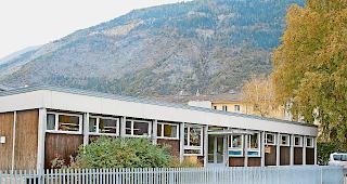 Veraltet. Der Kindergarten Litterna geh&ouml;rt zu den drei Pavillons, die ersetzt werden.