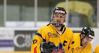 Kapit&auml;n Flavian Wyer (vorne) und Silvano Dubach vom EHC Raron. 