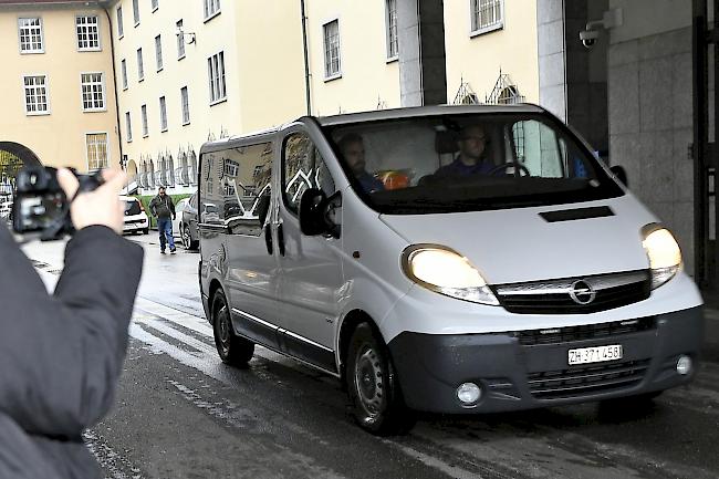 Fall «Carlos». Angeklagter verweigert Erscheinen vor Gericht – Staatsanwalt fordert Verwahrung.