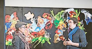 Kraftvoll. Anette Kummer, Kuratorin, im Gespr&auml;ch mit K&uuml;nstler David Ciana.