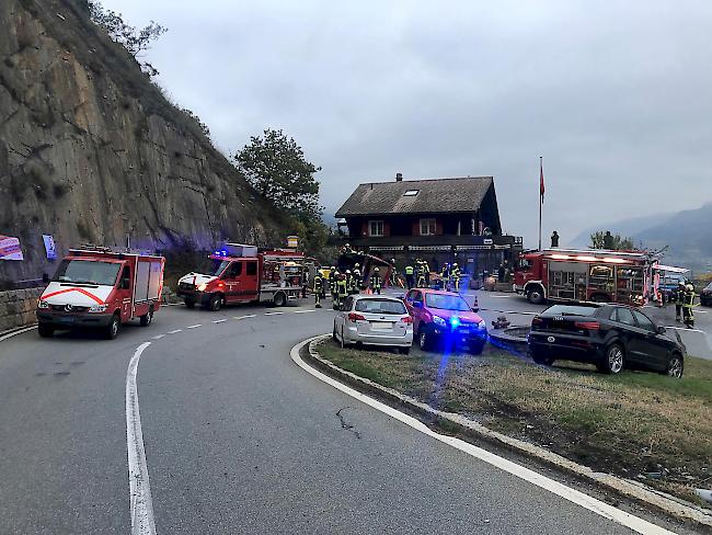 Bei einem Verkehrsunfall auf der Forclaz-Pass-Strasse vor Martinach kam am Donnerstagmorgen eine Person ums Leben, eine weitere wurde verletzt.