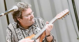 Saitenk&uuml;nstler. Max L&auml;sser: vielseitiger Virtuose. 