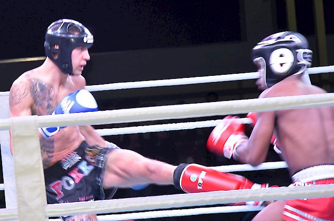 Schweizer Meister in der Gewichtsklasse - 71 kg, Nicolas Anthamatten (links) bezwang den Berner Laurent Reber.