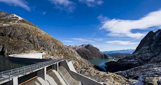 Das Pumpspeicherkraftwerk Nant de Drance nutzt den H&ouml;henunterschied zwischen zwei Stauseen (Lac du Vieux-Emosson und Lake Emosson) zur Erzeugung und Speicherung von Energie.