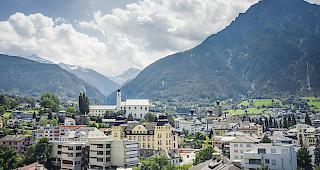 Aufgrund der hohen Leerstandsquoten geraten die Mietpreise im Wallis unter Druck.