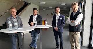 iiischi arena. Guido Summermatter, Vize-VR-Pr&auml;sident, Patrick Amoos, VR-Pr&auml;sident, Roland Imhof, Stadtarchitekt Brig-Glis, und Richard Hug, Gesch&auml;ftsf&uuml;hrer (von links).