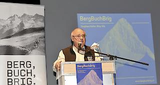 Vielfalt im Programm.&nbsp;Programmleiter Andreas Weissen bei seiner Begr&uuml;ssung zur Er&ouml;ffnungsfeier von &laquo;BergBuchBrig&raquo;: &laquo;Lassen Sie sich &uuml;berraschen&raquo;.&nbsp; Foto wb